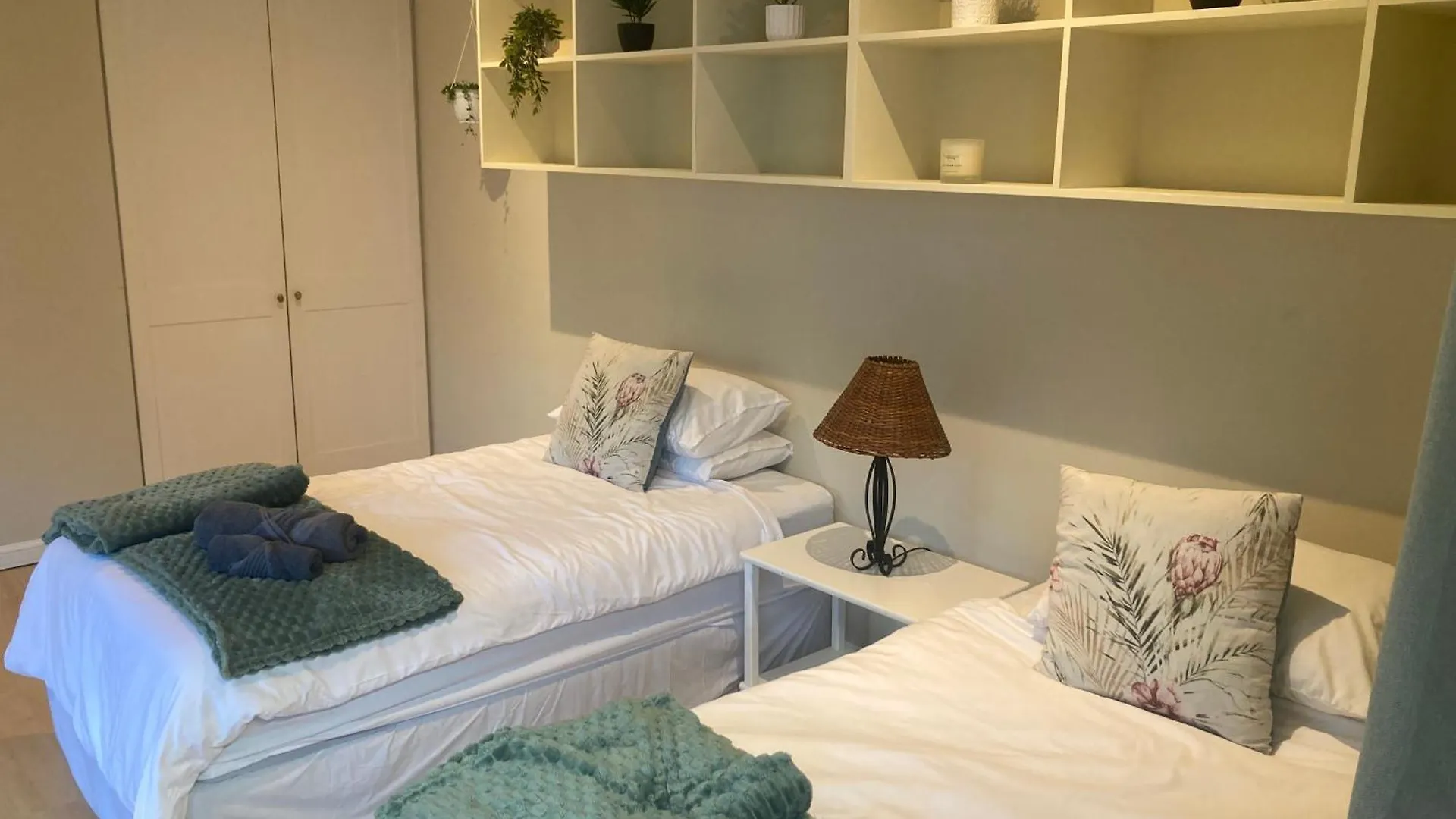Cozy Garden Guest Suite In Charming Claremont Ciudad del Cabo